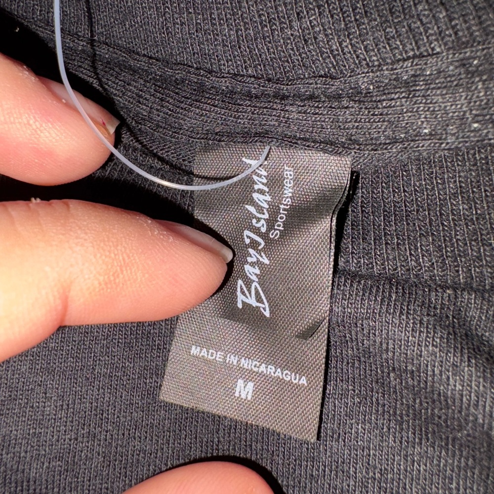 Black T-shirt sports wear, size M, 100% cotton and the brand is Bay Island. - Picture 2 of 2